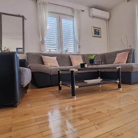 Apartman Sara Preko Dış mekan fotoğraf