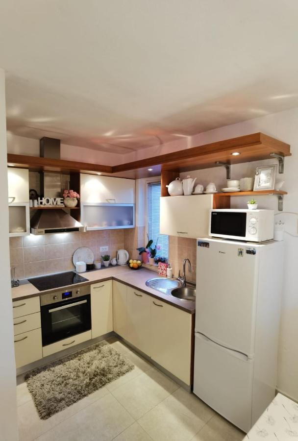 Apartman Sara Preko Dış mekan fotoğraf