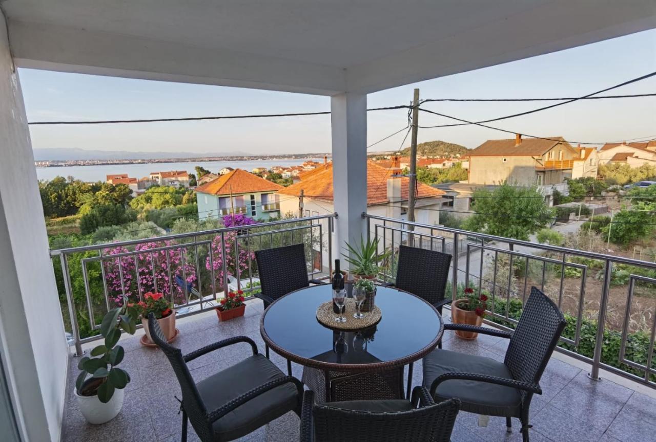 Apartman Sara Preko Dış mekan fotoğraf