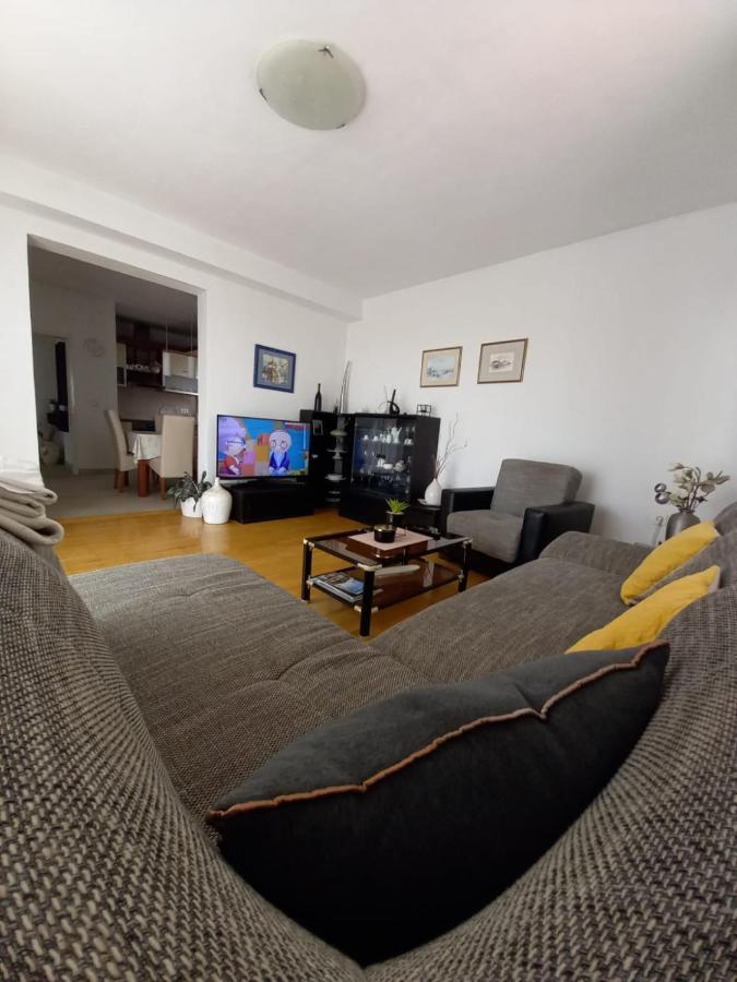 Apartman Sara Preko Dış mekan fotoğraf