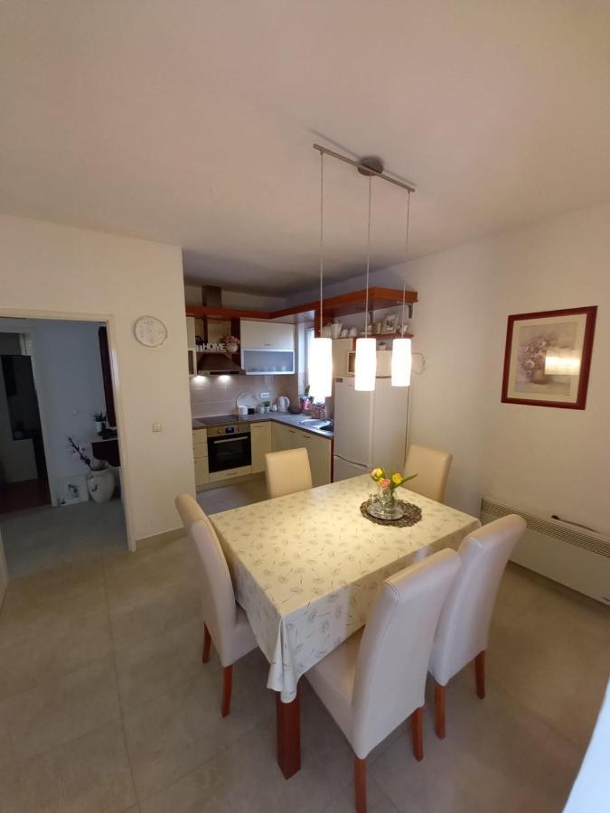 Apartman Sara Preko Dış mekan fotoğraf