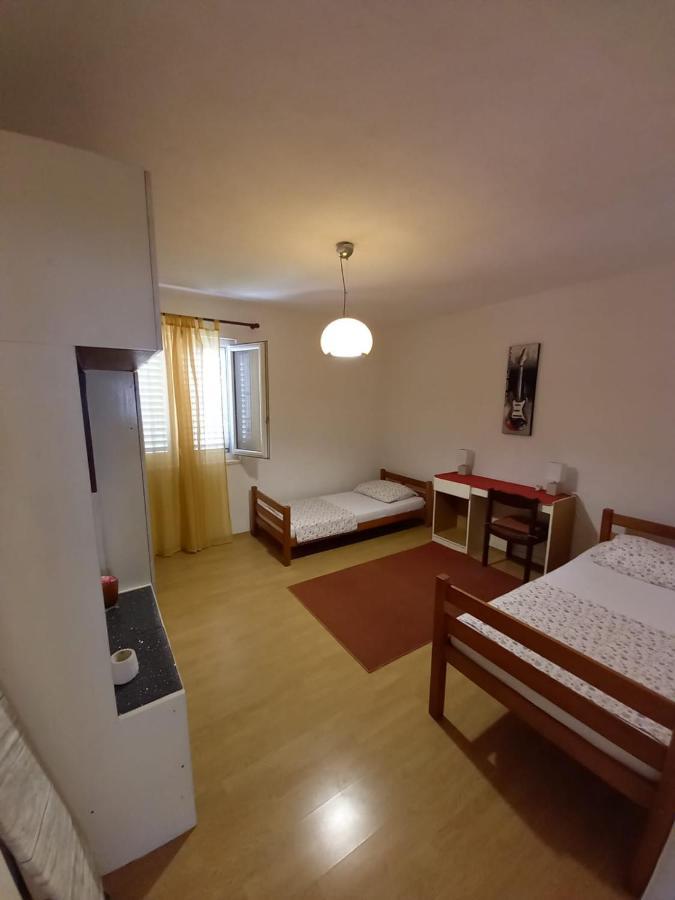 Apartman Sara Preko Dış mekan fotoğraf
