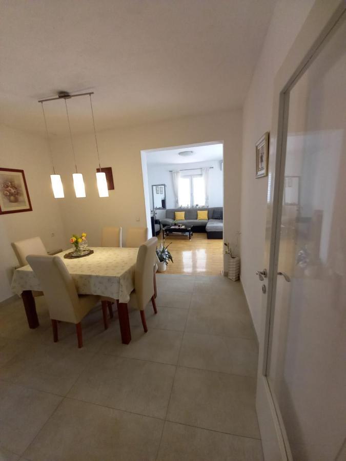Apartman Sara Preko Dış mekan fotoğraf