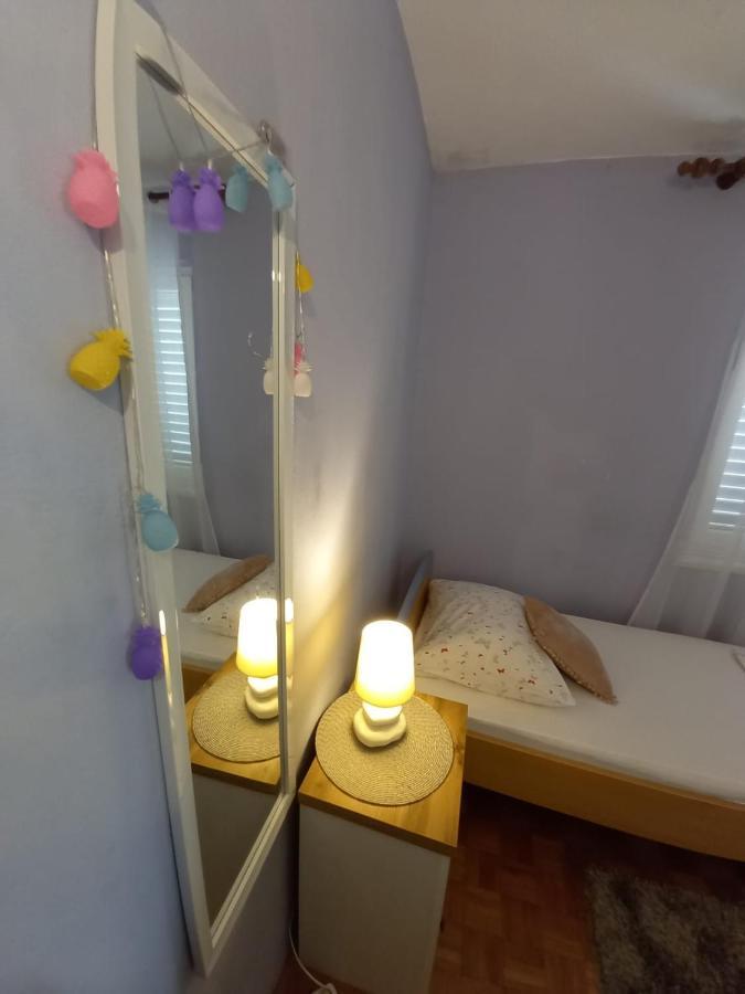 Apartman Sara Preko Dış mekan fotoğraf