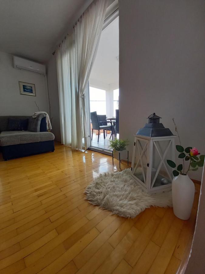 Apartman Sara Preko Dış mekan fotoğraf
